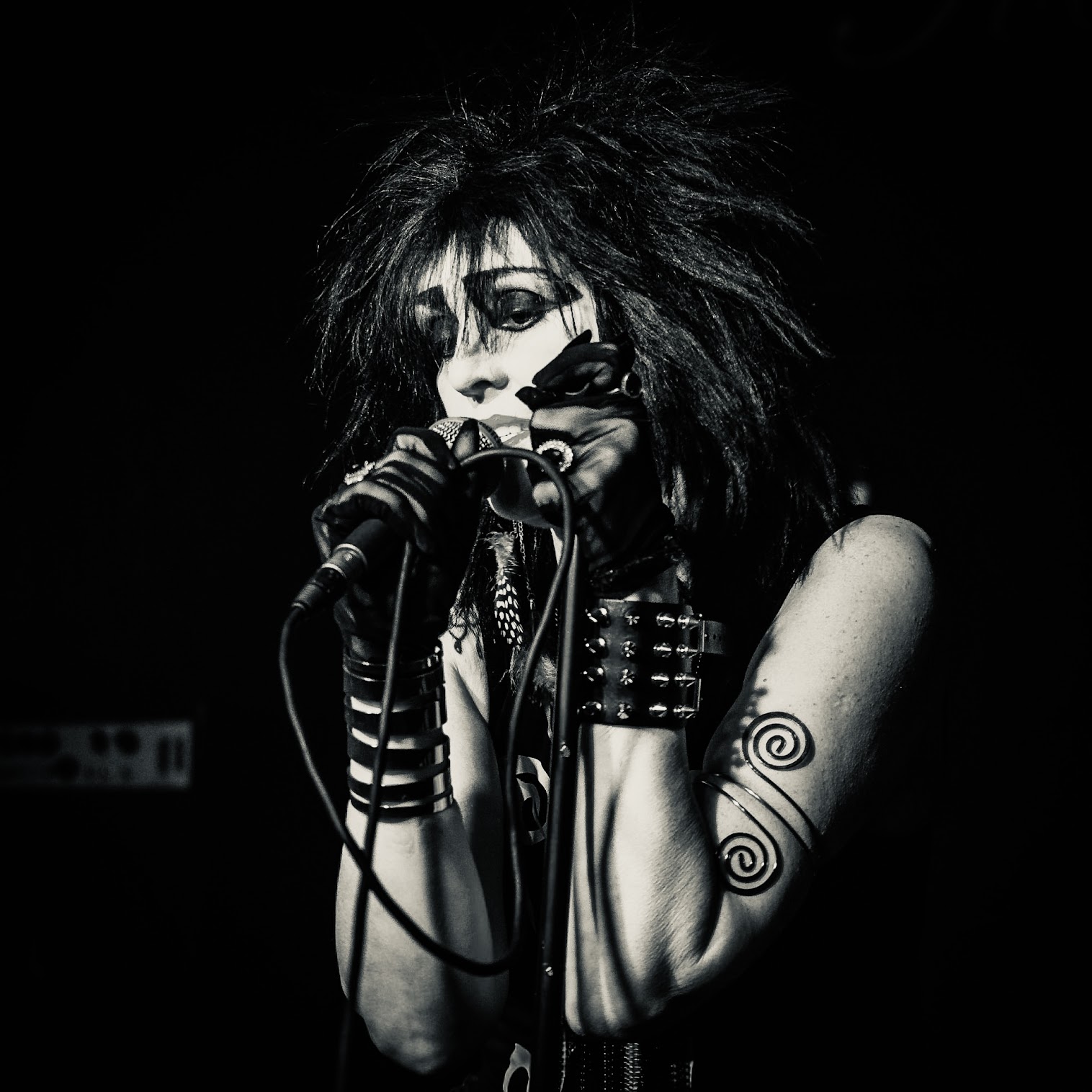 LIZZIE AND THE BANSHEES (UK)
